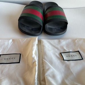 Gucci Flip Flops Mens Size 10 With Satin Travel Case
